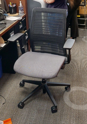 [#B13-2] Task chair with arms