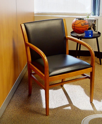 [#B9-4] Black guest chair with arms