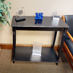 [#C11-22] 2 shelf table
