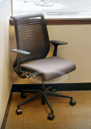 [#B13-5] Task chair with arms