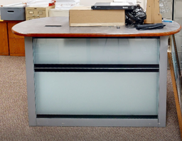 [#C4-16] Cheque desk