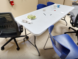 [#C8-9] Round kitchen table