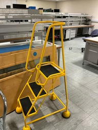 [#I15-57] Portable steps yellow 