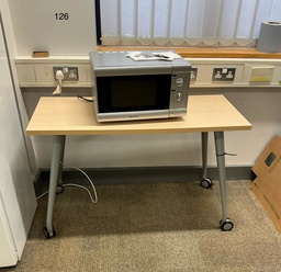 [#C12-126] Desk on wheels
