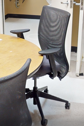 [#B13-6] Black task chair with arms