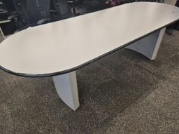 [#C5-19] Oval table