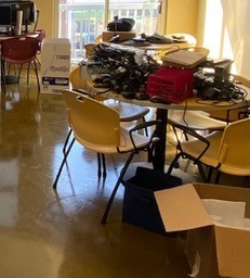 [#C2-5] Yellow Break Room Table