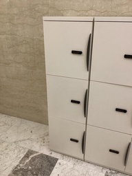 [#00-22_5] Lockers 18"W