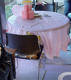 [#C4-10] Round table