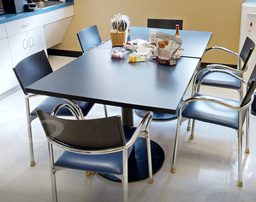 [#C4-12] Square table