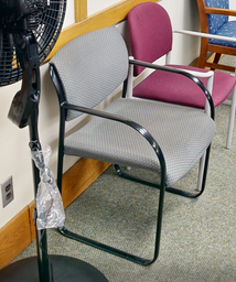 [#B8-9] Grey guest chair with arms