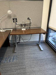 [#E10-213] Wooden Sit-Stand (Part of Matching Set)