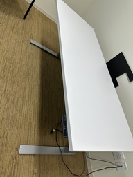 [#E10-118] White Sit-Stand