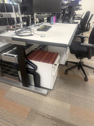 [#E10-200] Trader Desks