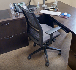 [#B13-5] Black task chair with arms