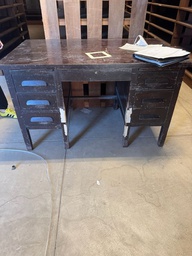 [#E4-52] Wooden desk