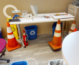 [#C12-4] Small Table