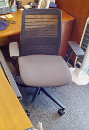 [#B13-7] Task chair with arms