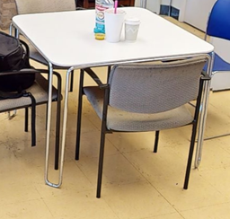 [#C4-25] Square break table