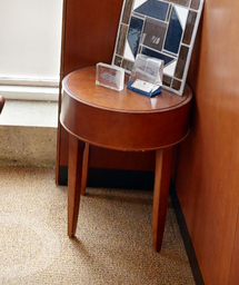 [#C11-15] Round side table