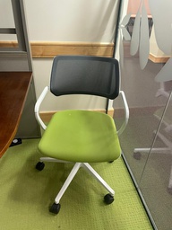 [#B13-5] Green/Grey Mesh Meeting Chair (Fair Condition)