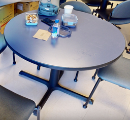 [#C4-12] Round break table