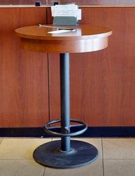 [#C4-15] Standing lab round table