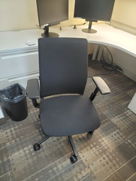 [#B13-512] Black office chair 