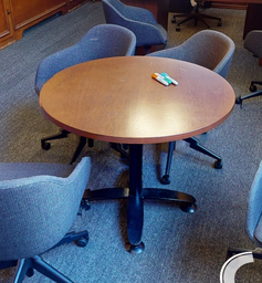 [#C4-13] Round meeting table