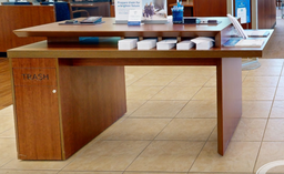 [#C4-9] Large cheque desk