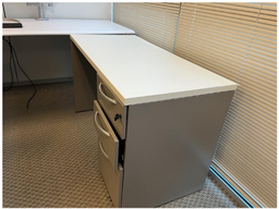 [#E8-12] DESK RETUNS W/ PED - KIMBALL