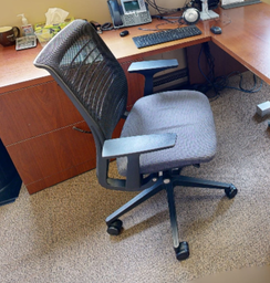 [#B13-4] Task chair
