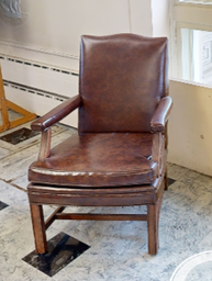 [#B5-9] Red conference chair