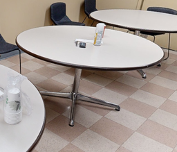 [#C4-10] Round break table