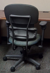 [#B13-11] task chair at lobby L desk