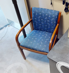 [#B9-1] Blue patterned guest chair