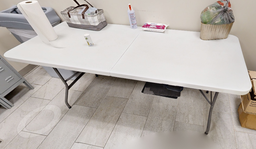 [#C8-8] Folding table