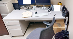 [#E4-5] 3D pedestal desk