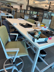[#C4-38] BAR HEIGHT TABLE W/WHEELS