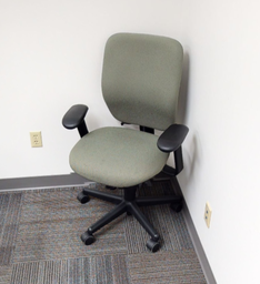 [#B5-5] Conference room chair