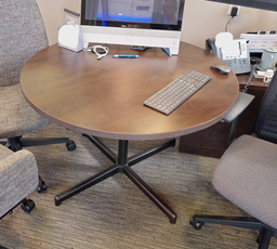 [#C4-8] Meeting table
