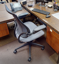 [#B13-4] Task chair with arms