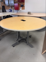 [#C4-24] Round Table