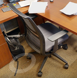 [#B13-5] Task chair with arms