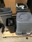 [#G4-6] BIG SQUARE TRASH CANS