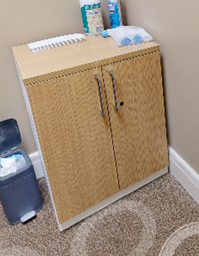[#D20-10] 2 door wood cabinet