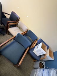 [#B9-132] GUEST CHAIRS