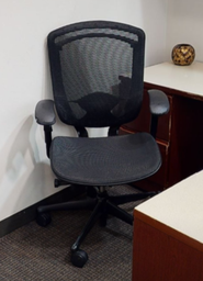 [#B13-2] Blk task chair w/arms