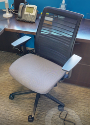 [#B13-3] Task chair with arms