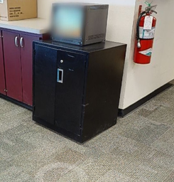 [#D19-22] Metal Storage Cabinet